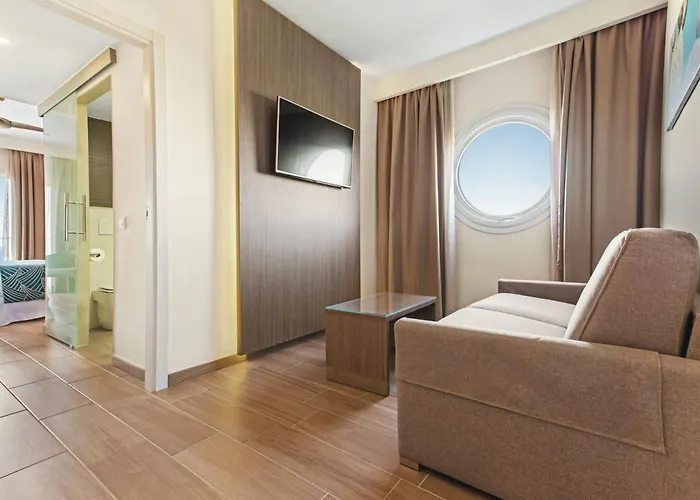 מלון Riu Festival 4*